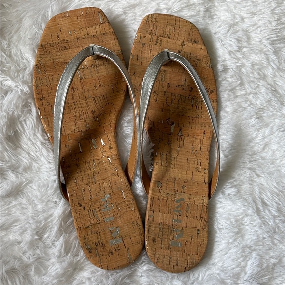 NEW In Box Korks Silver Winnie Flip Flop Sandals In Size 10M - Picture 6 of 10